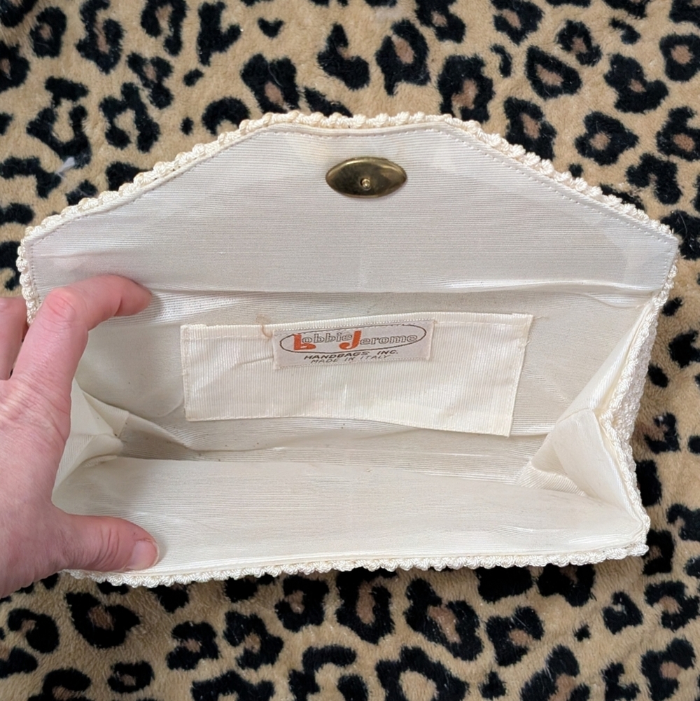Vintage 1950s Bobbie Jerome beaded crochet ivory clutch - Picture 4 of 9